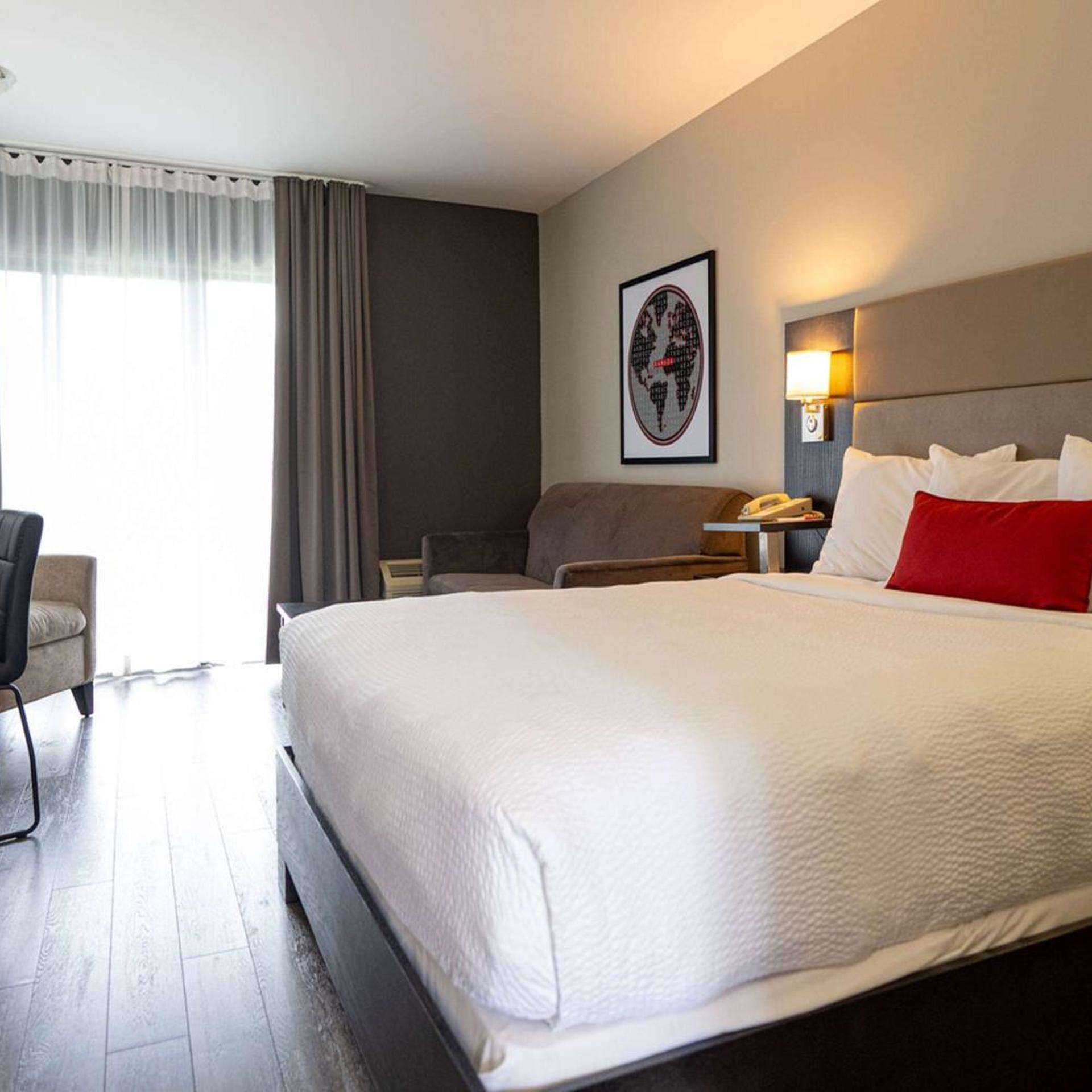 Deluxe, Queen Bed, Water Front, Sofa