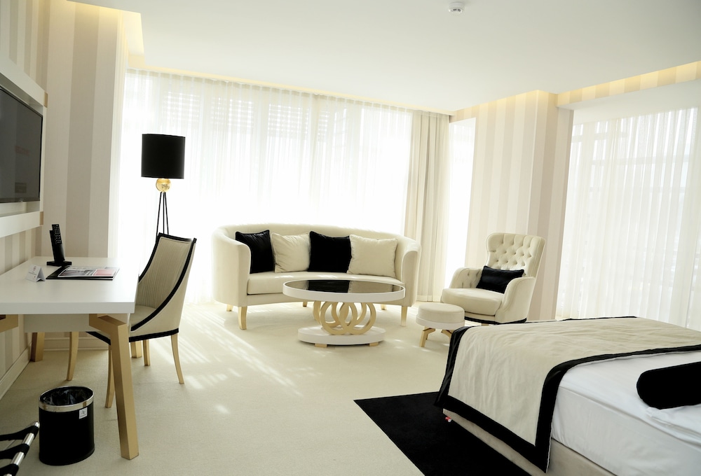 Ramada Hotel & Suites by Wyndham Istanbul Sisli 38/51