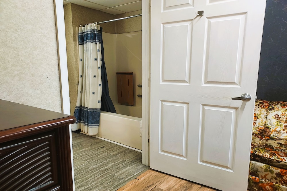 Studio Inn Suites 7/35