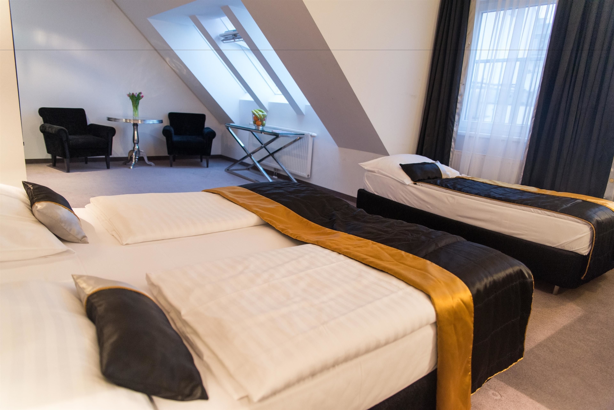 ROOM, TRIPLE