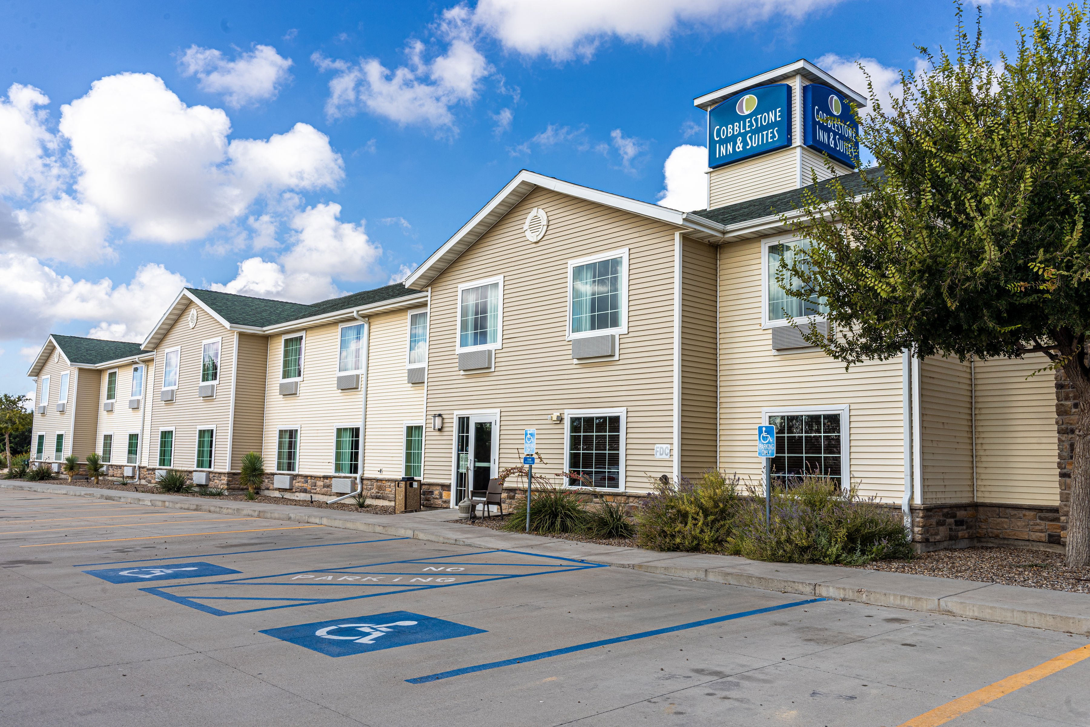 Cobblestone Inn Amp Suites Big Lake Tx 75/80