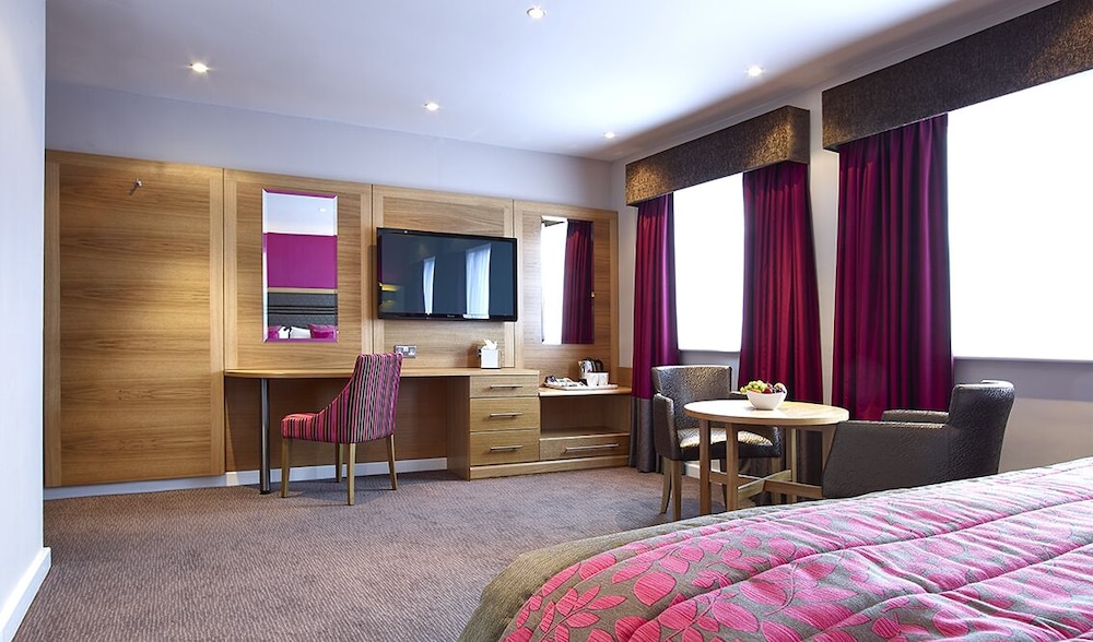 Briar Court Hotel 56/70