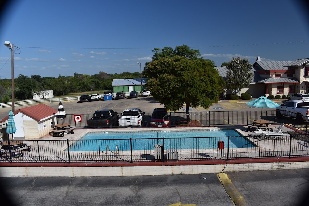 Super 8 by Wyndham Fredericksburg 35/51