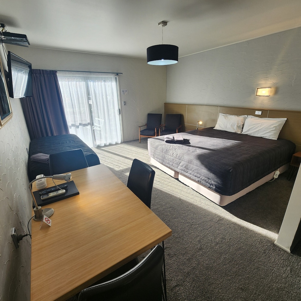 غرفة بريميير بسريرين منفصلين وسرير كينج وسرير فردي، 16 Northgate Motor Lodge 5/7
