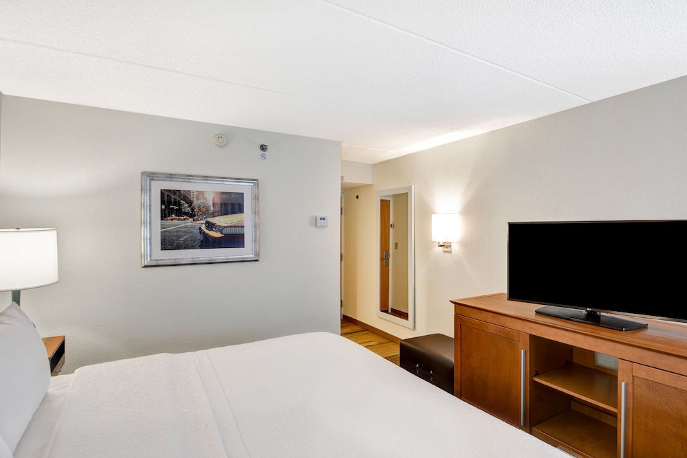Hampton Inn Albany Wolf Road 26/65