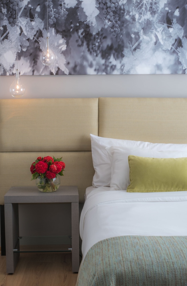 Portal Plaza Suites 7/50