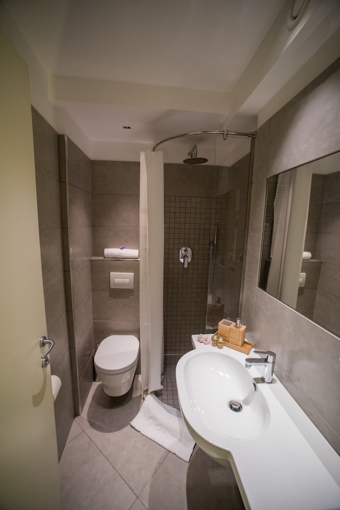Little Italy Hostel 30/32