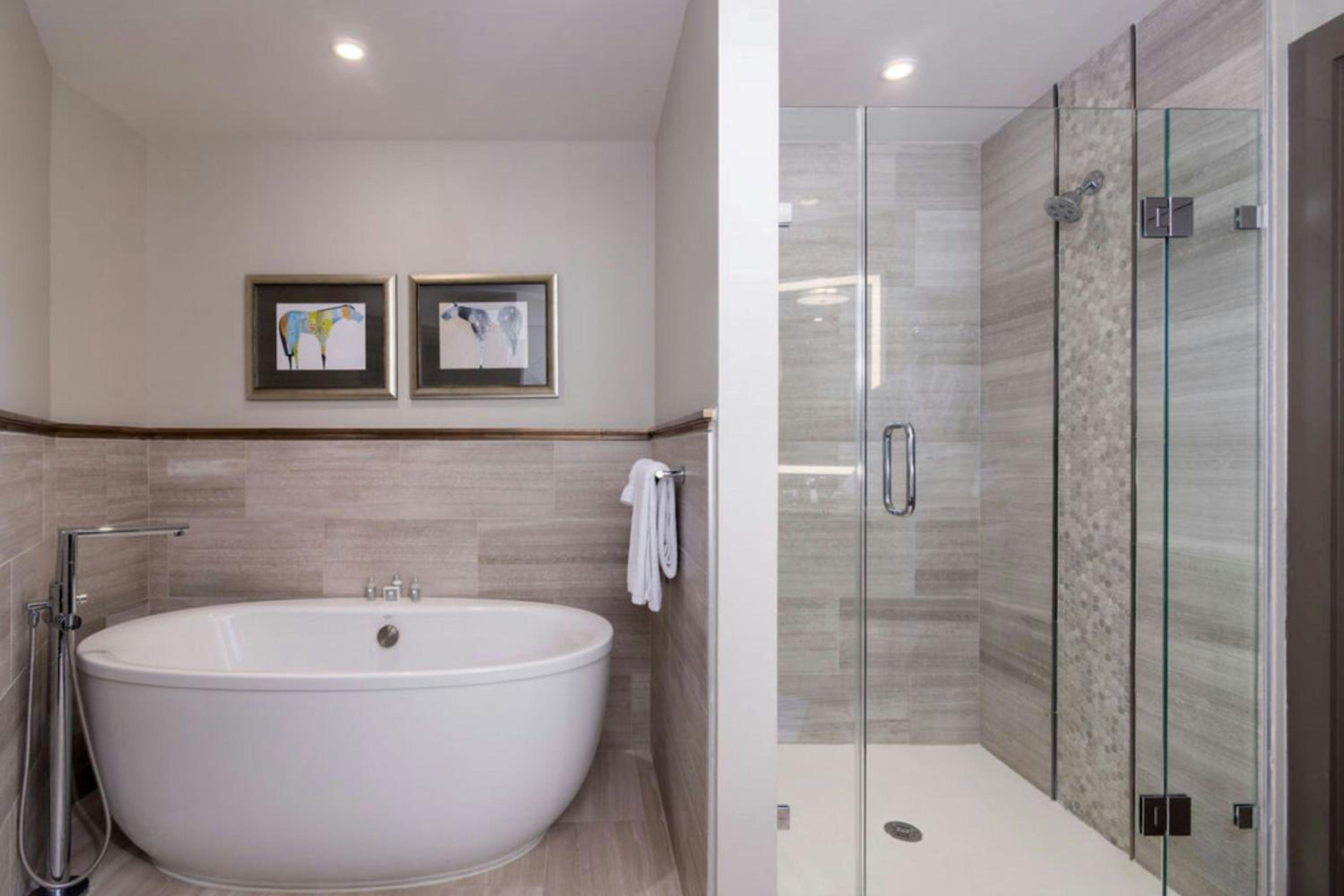 Atlas, Lake, Suite, King Bed، The Stella Hotel Autograph Collection 2/5