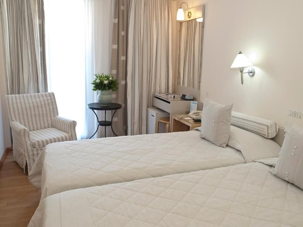 The Park Hotel Piraeus 1/28