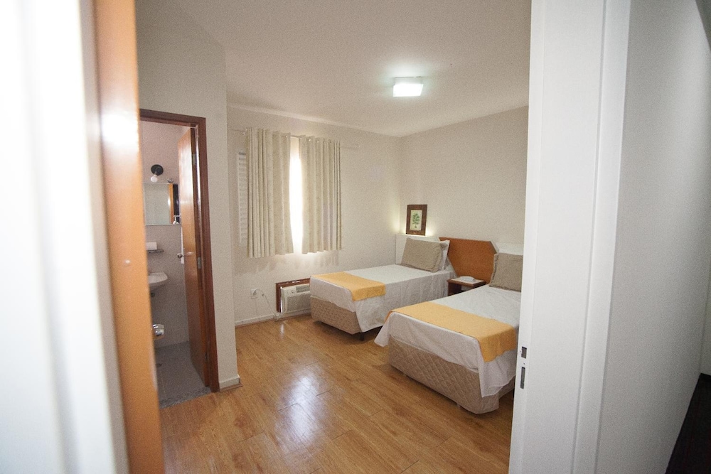 Laparos Hotel 11/24