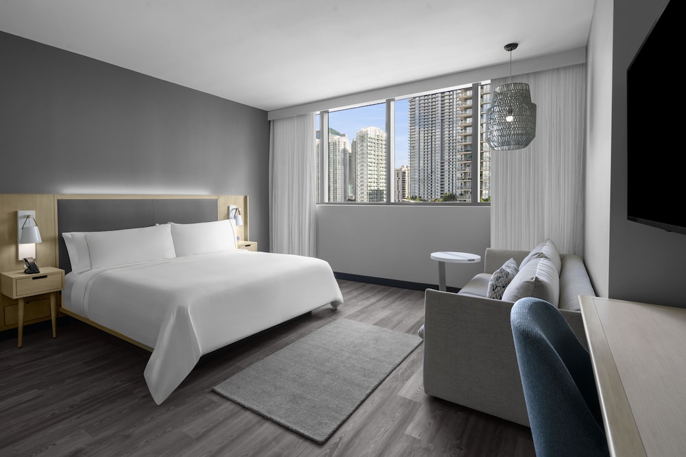STUDIO, KING BED, CITY VIEW, ACCESSIBLE