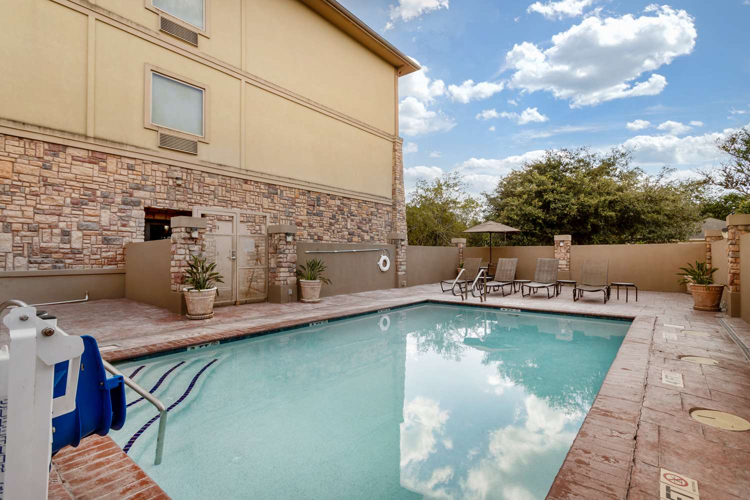 Best Western Plus Goliad Inn and Suites 7/16