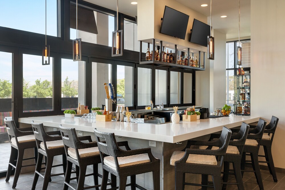Home2 Suites by Hilton Woodland Hills Los Angeles 37/48