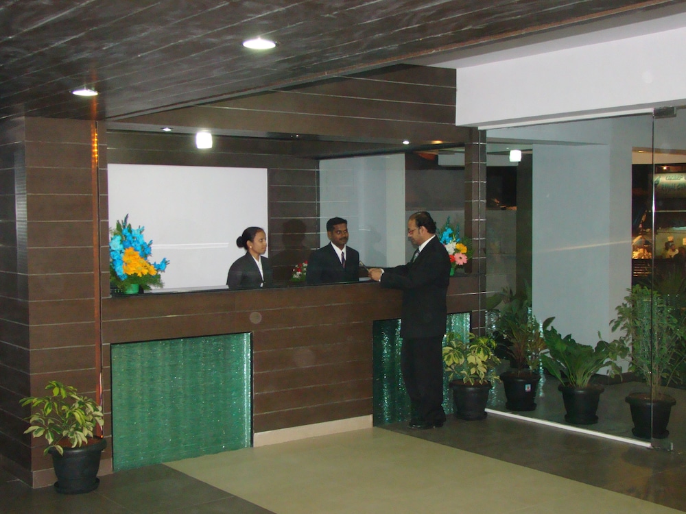 HOTEL GRAND BEE 11/50