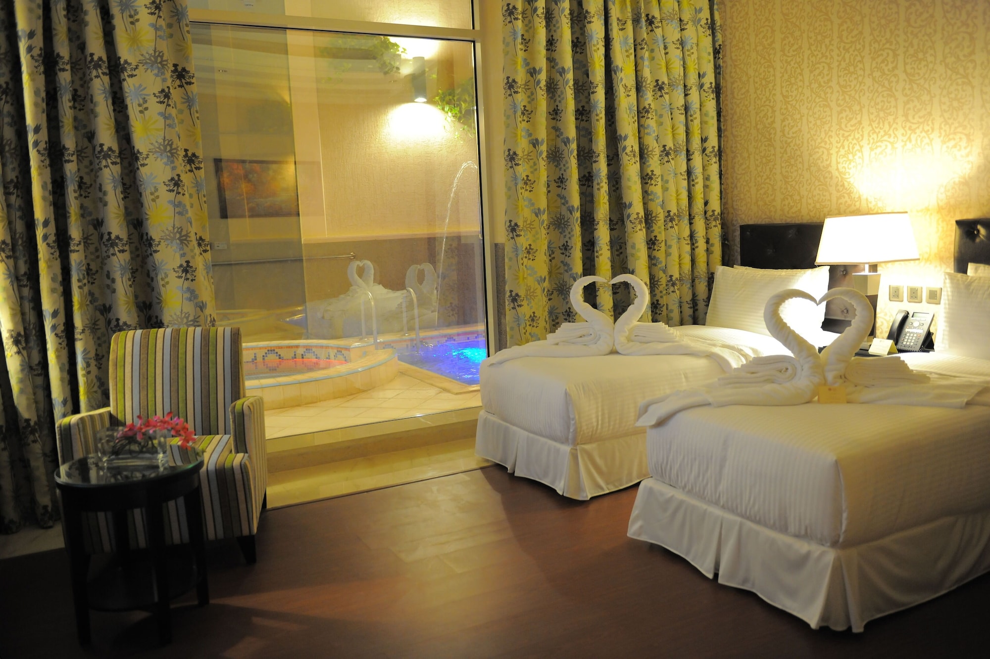 ROOM, TWIN BEDS