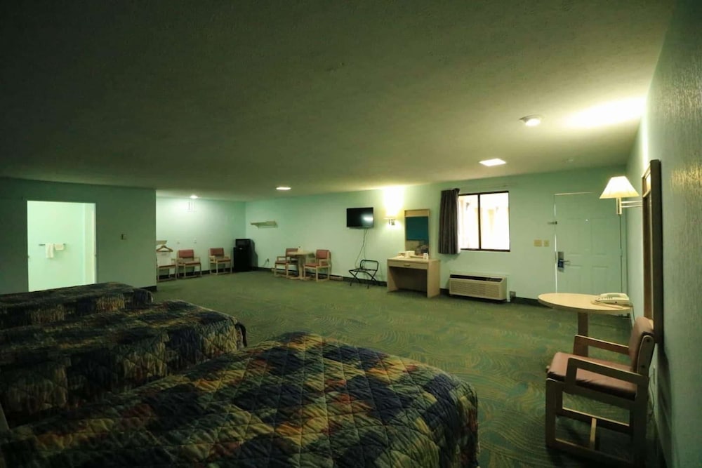 Travelodge by Wyndham Parkersburg 12/13