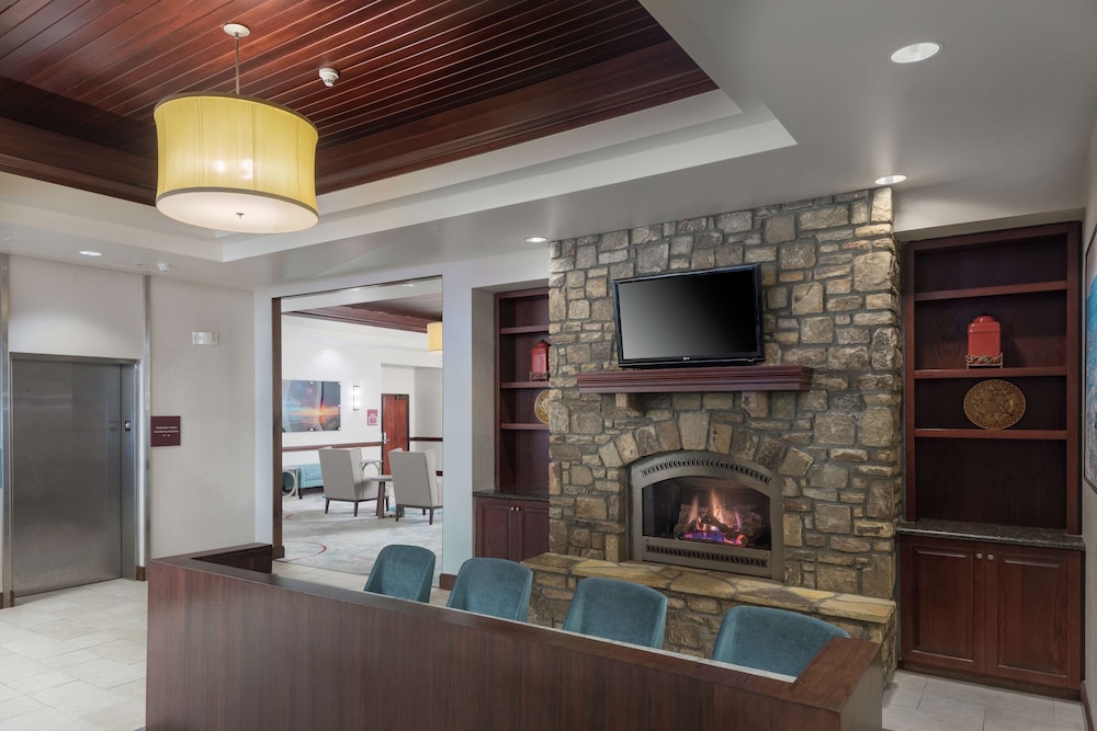 DoubleTree by Hilton Hotel Asheville Biltmore 40/68