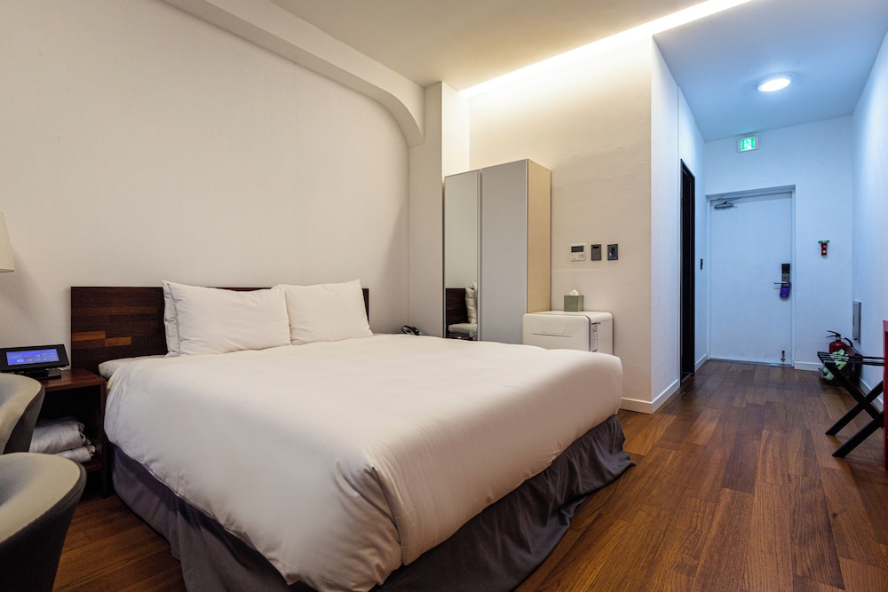 Libentia Hotel and Pool Villa 16/50