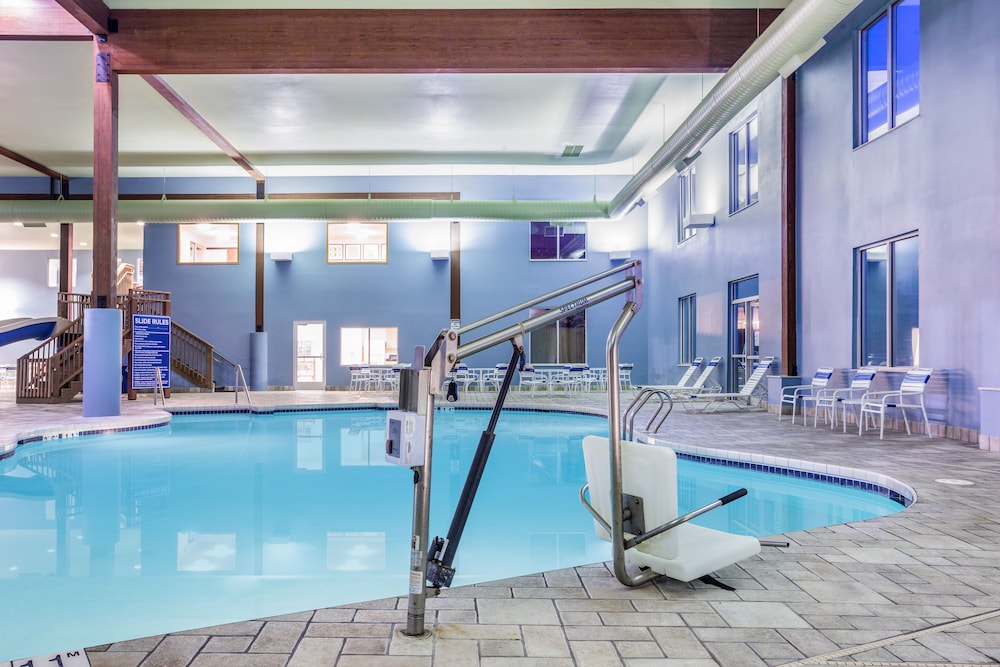 Holiday Inn Express Wisconsin Dells 43/69