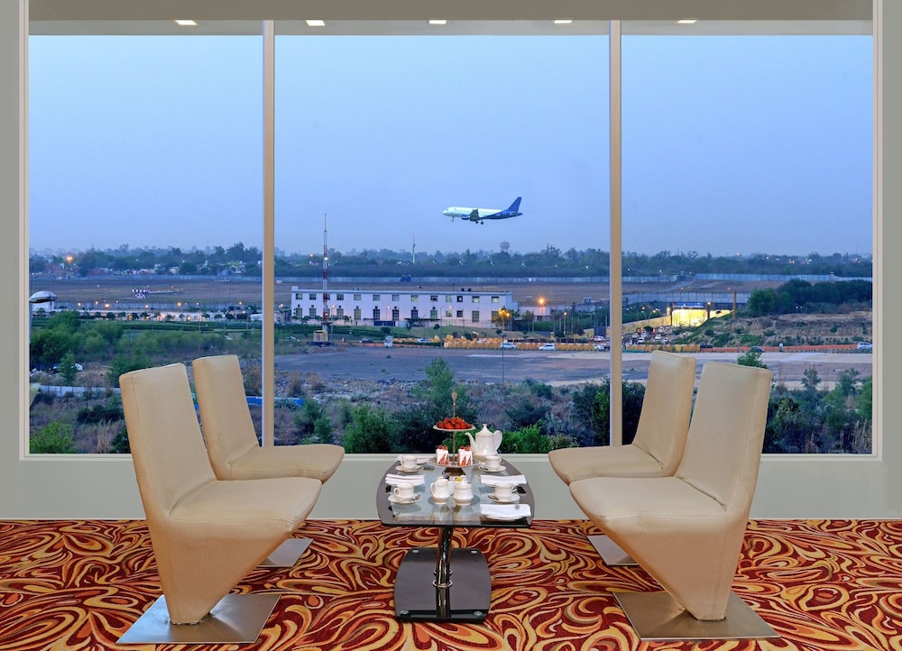 Taurus Sarovar Portico New Delhi 30/49