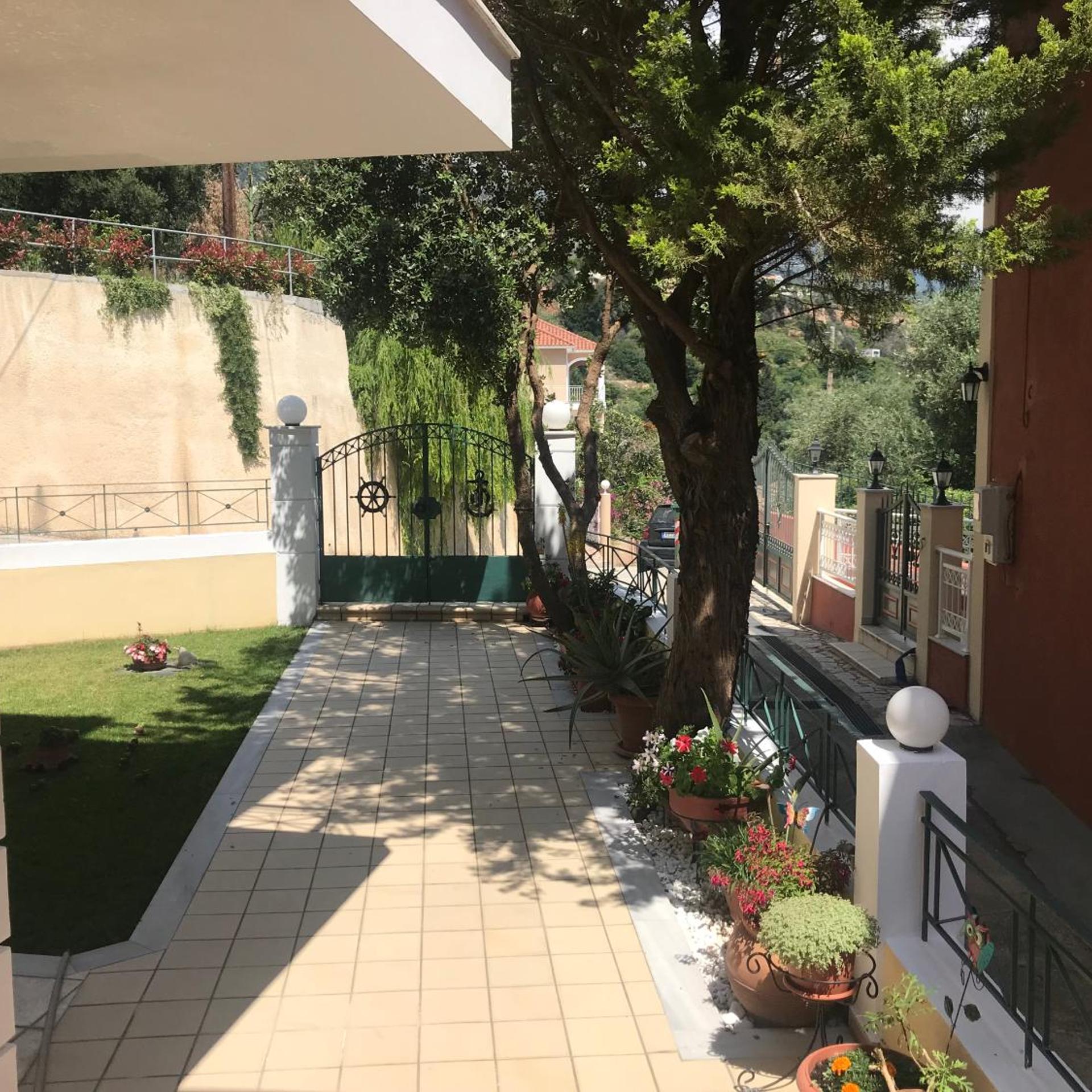 Naftilos Studios 46/54