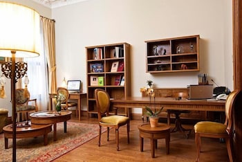 Celine Hotel 40/66