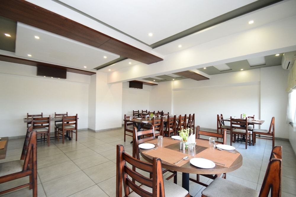 Crimson Park Shripriya Hotel 26/32