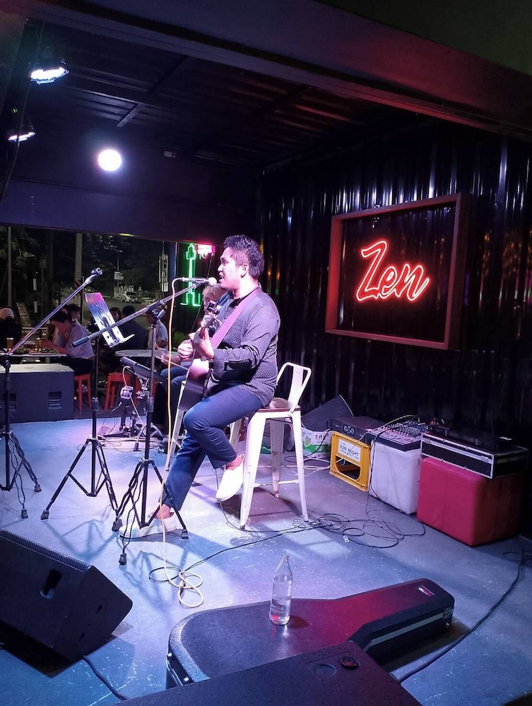Thezen Hotel 18/19