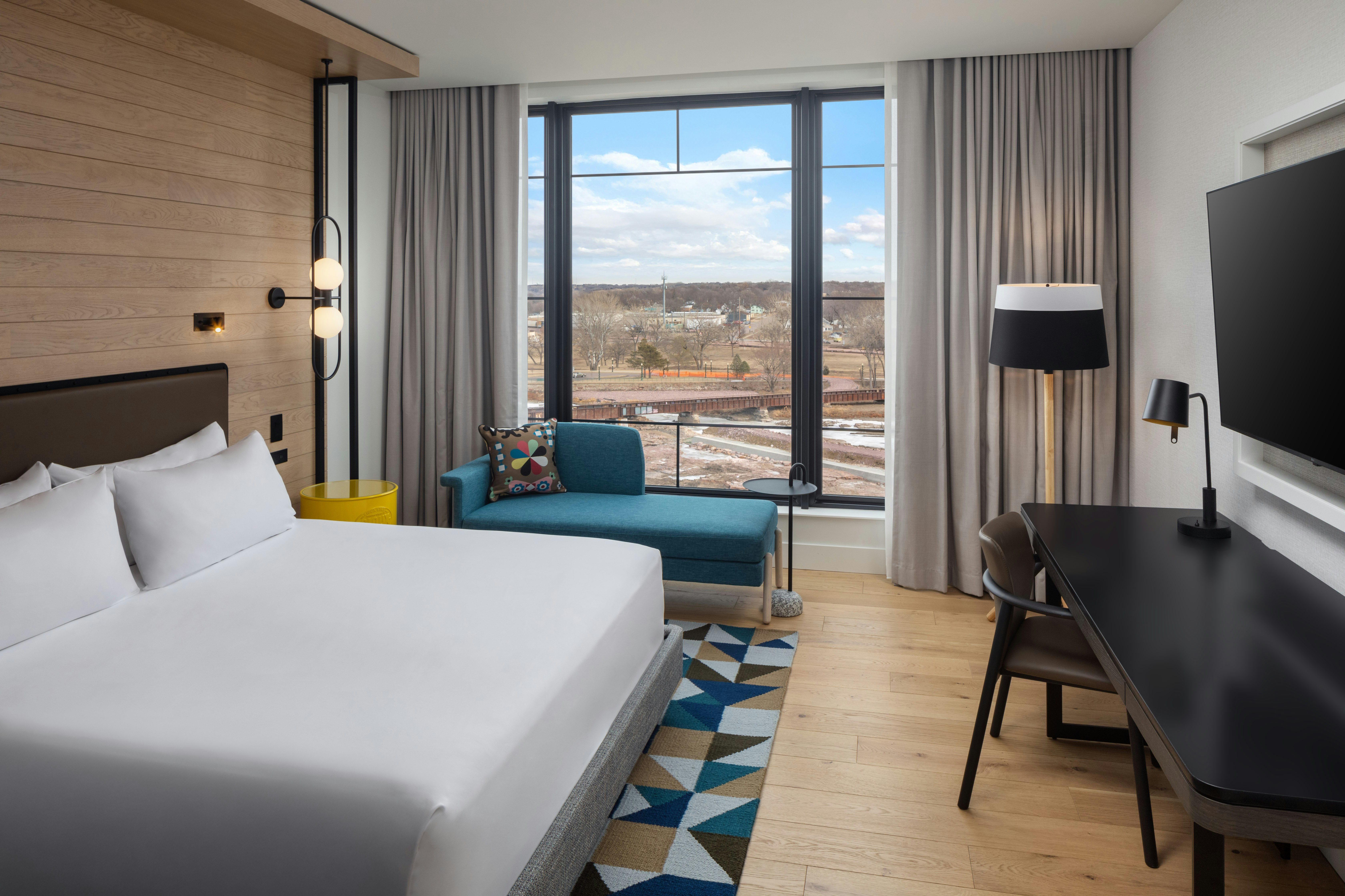 Room, King Bed, Falls View, Accessible