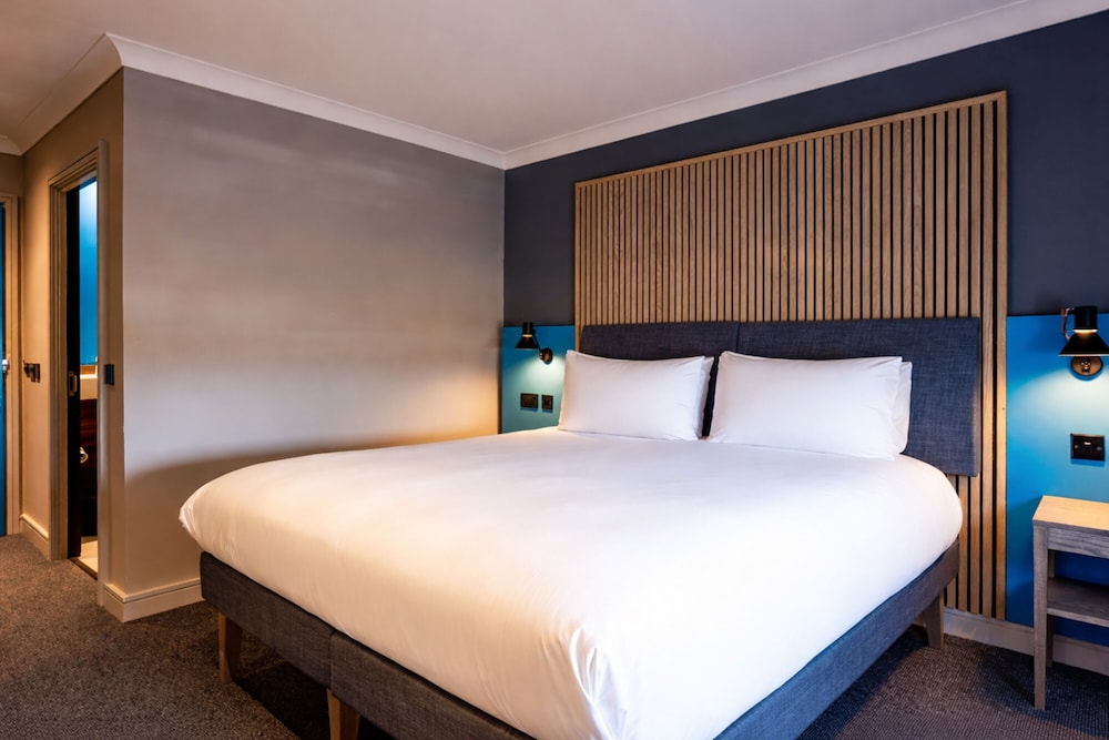 ROOM, KING BED