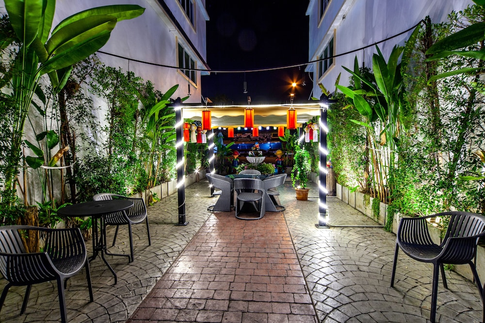 Rung Aroon Hotel By Le Siri 40/50
