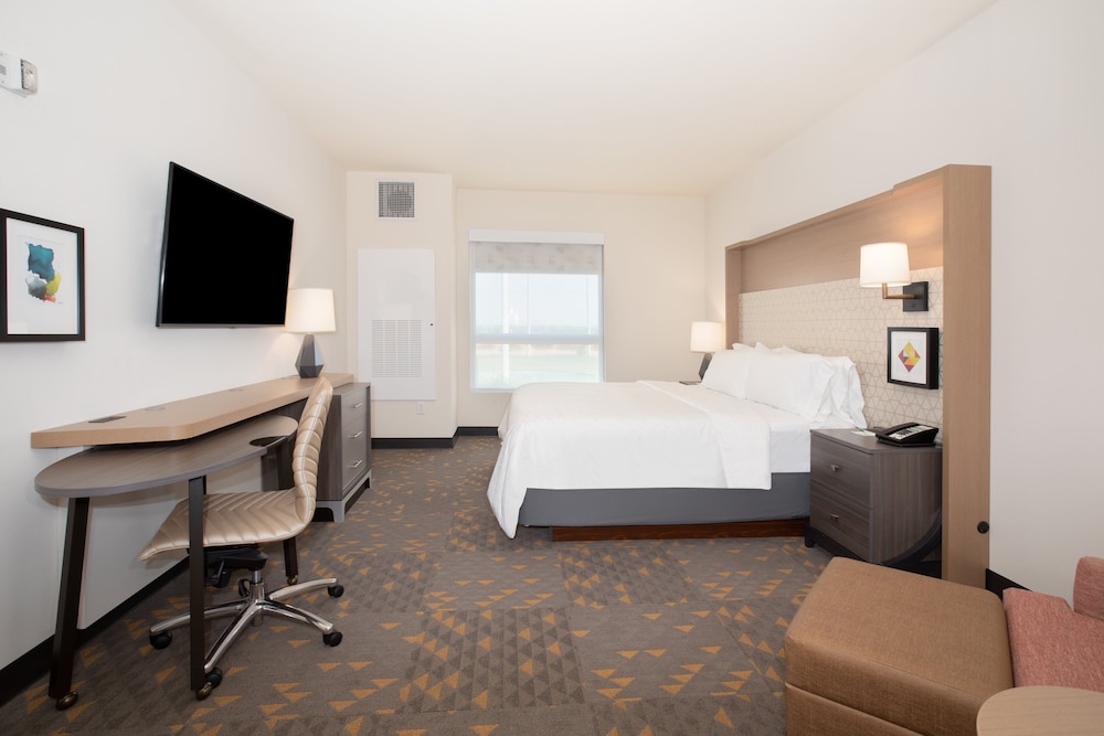 Holiday Inn Glendale - Stadium & Ent Dist 19/77