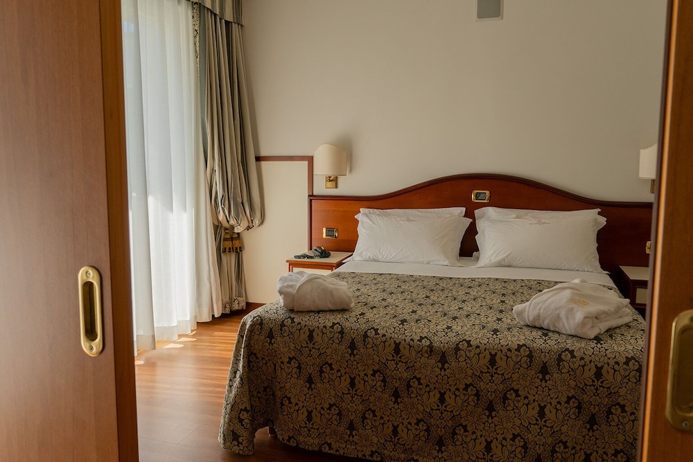 Vidi Miramare & Delfino 15/50