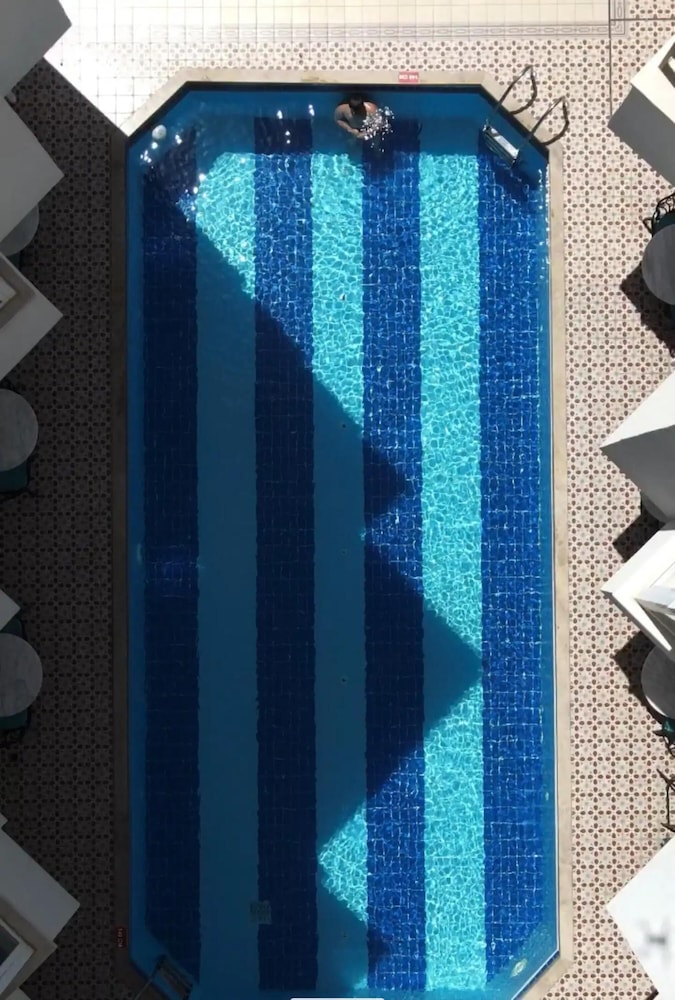 Azuu Boutique Hotel 46/76