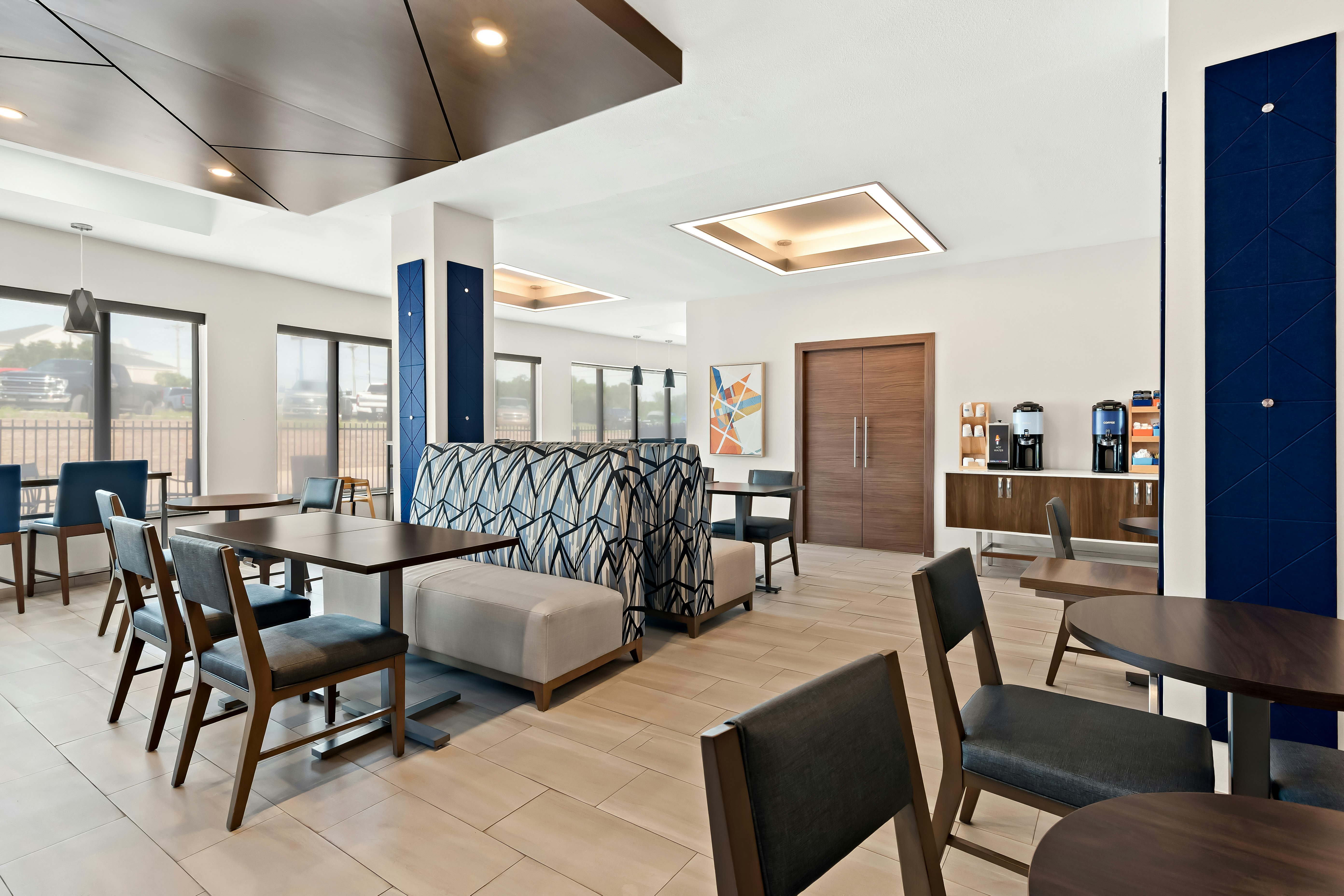 Holiday Inn Express Hotel Suites Perry 33/42