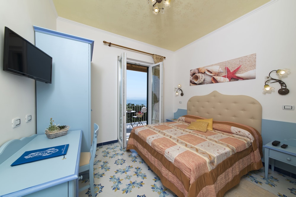 SUPERIOR, DOUBLE BED, SEA VIEW