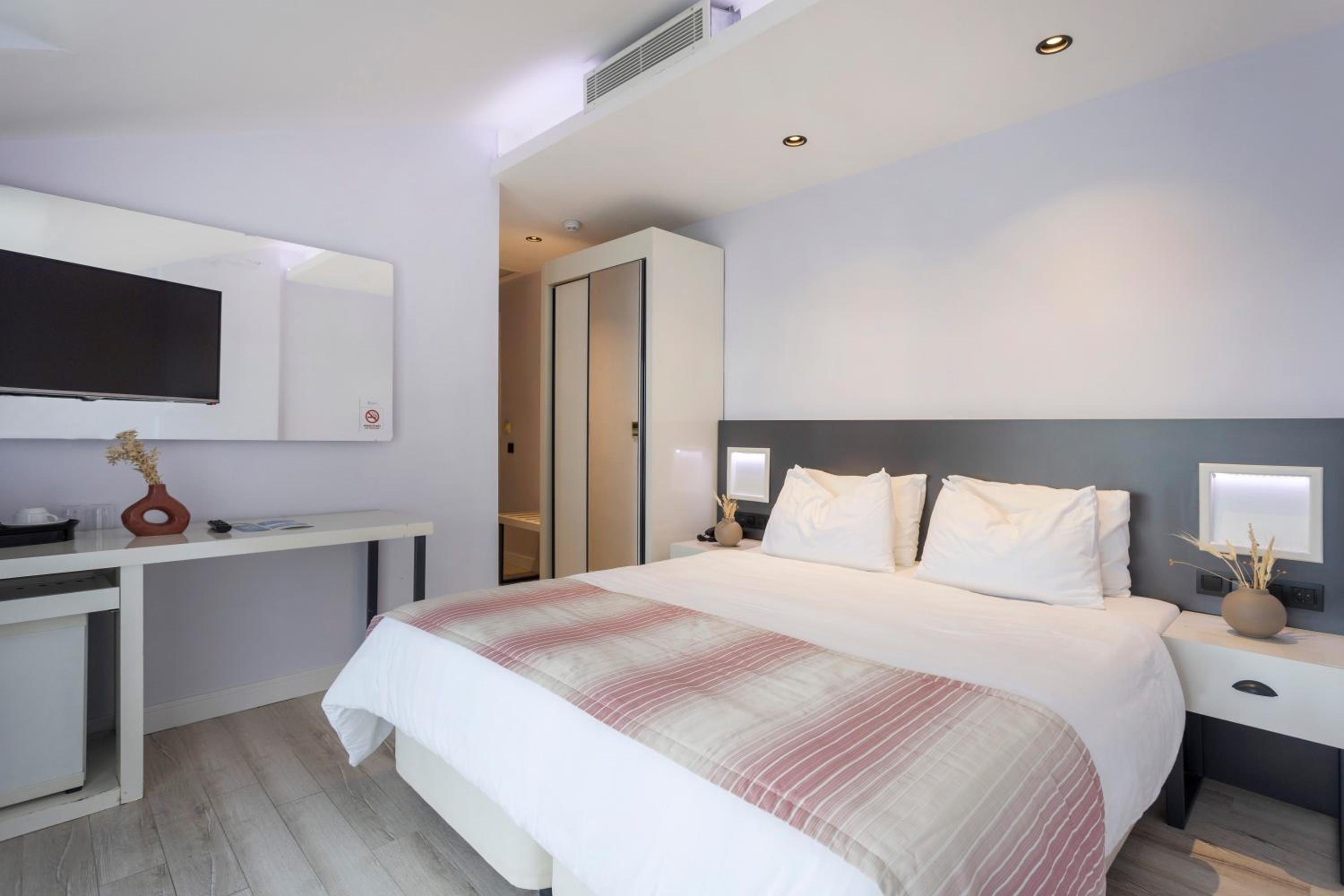Deluxe, Double Bed, Sea View
