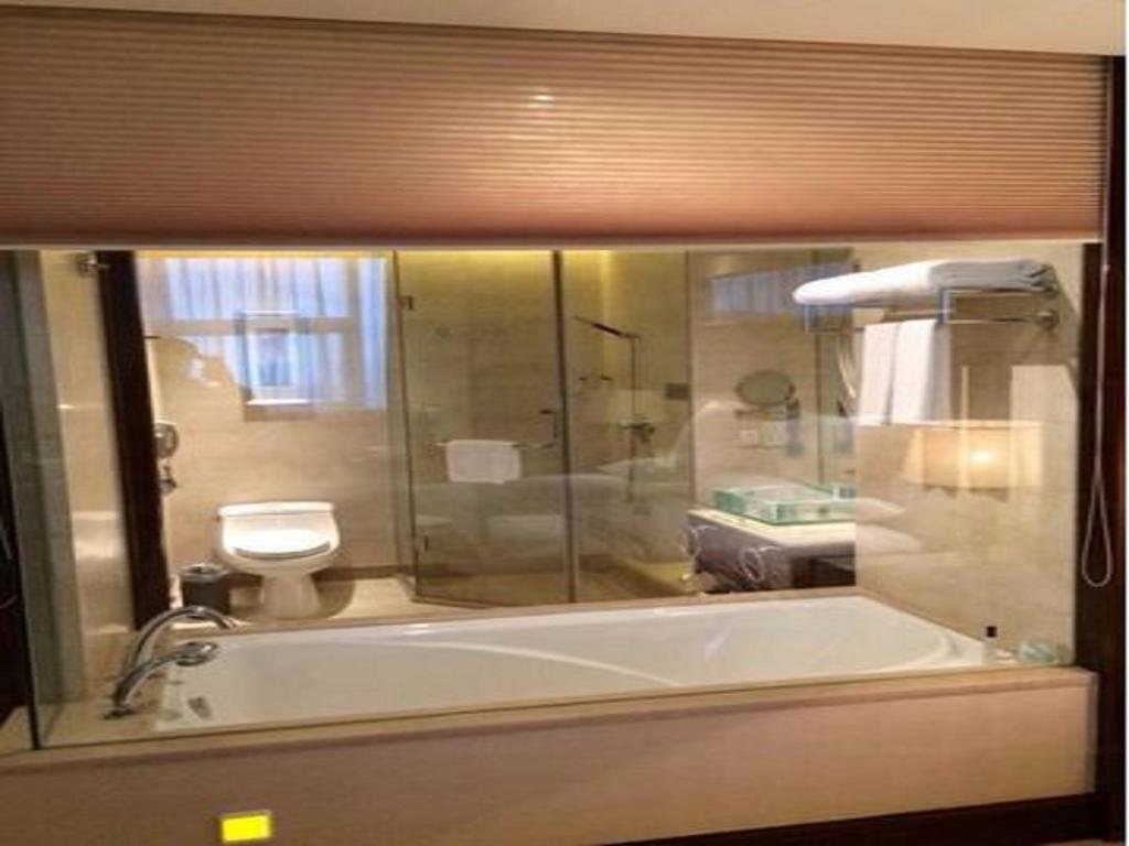 Golden Shining New Century Grand Hotel Beihai 47/49