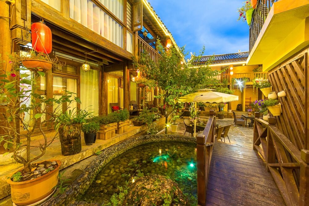 C'est La Vie Boutique Inn 45/50