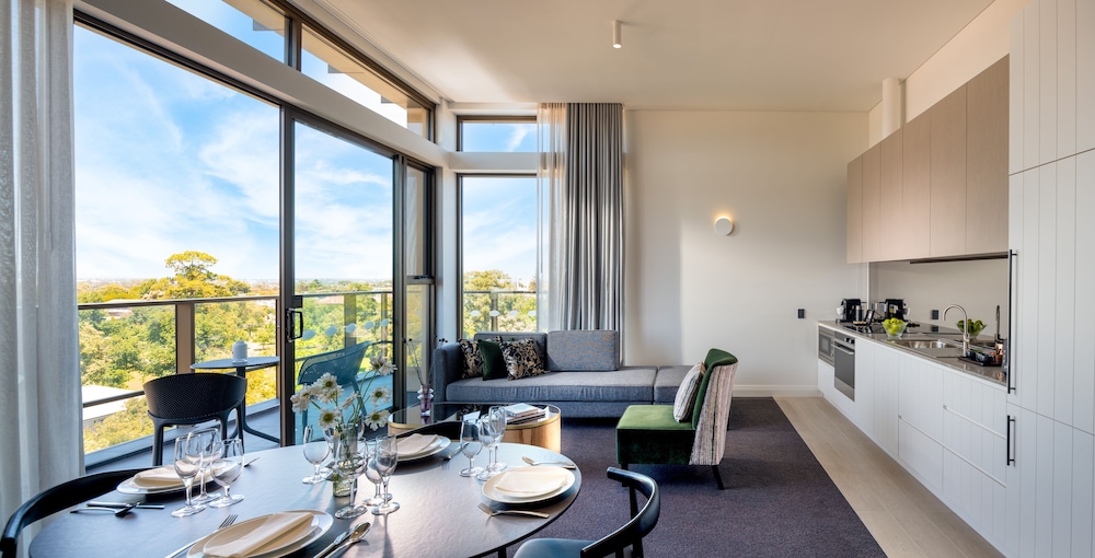 Majestic M Suites 20/28