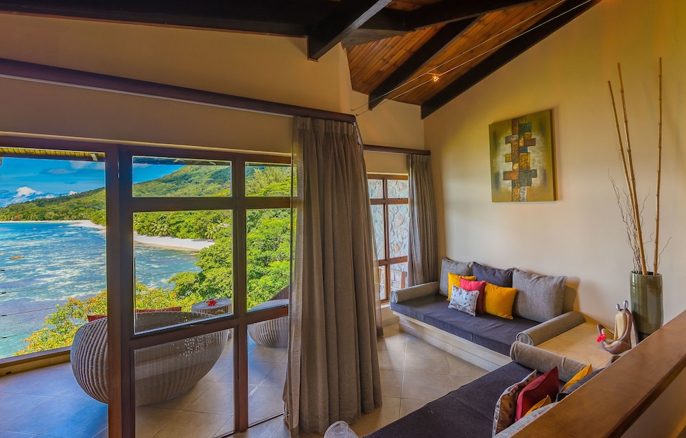Coco de Mer Hotel and Black Parrot Suites 46/79