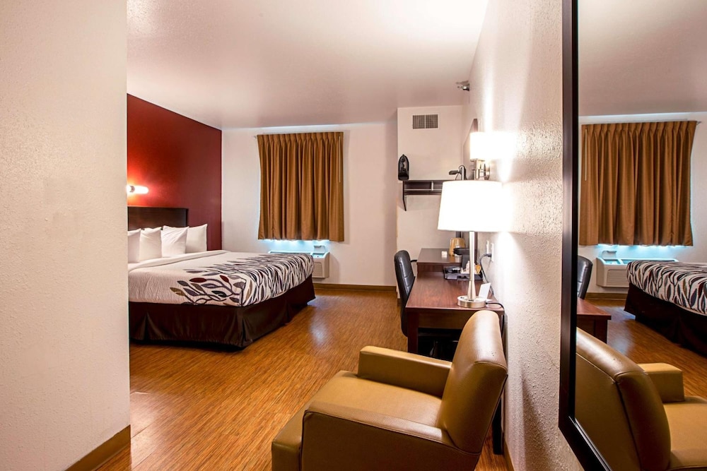 Seasons Inn Traverse City 15/45