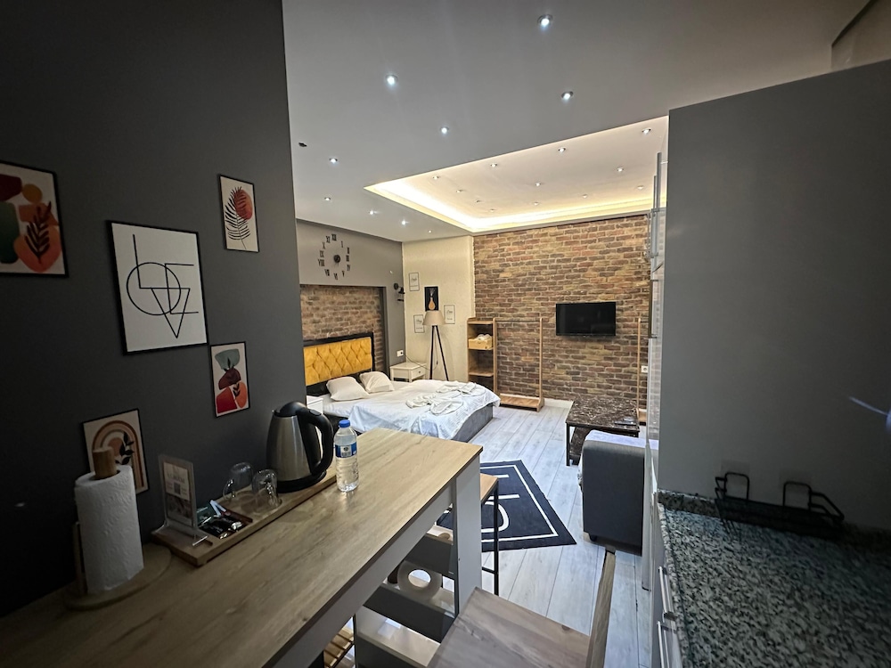 Nova Park Hotel and Suite 33/50