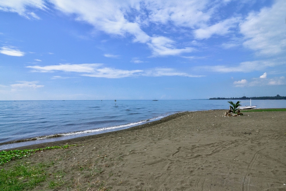 Dolphin Beach Bali 52/63