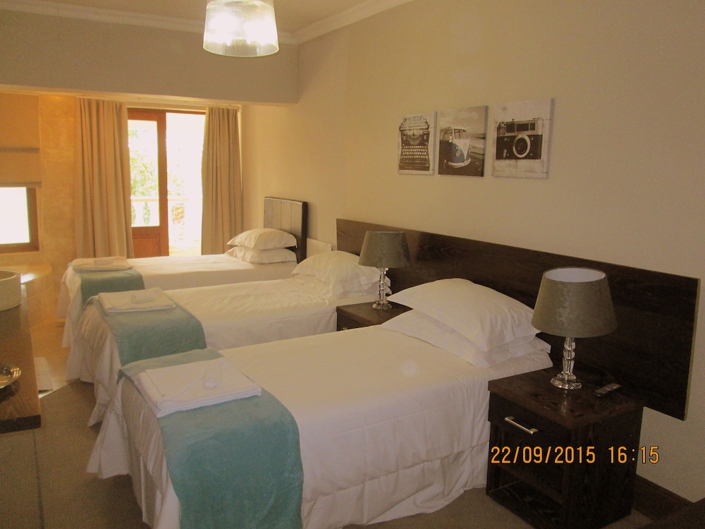 OR Tambo Guest House 29/49