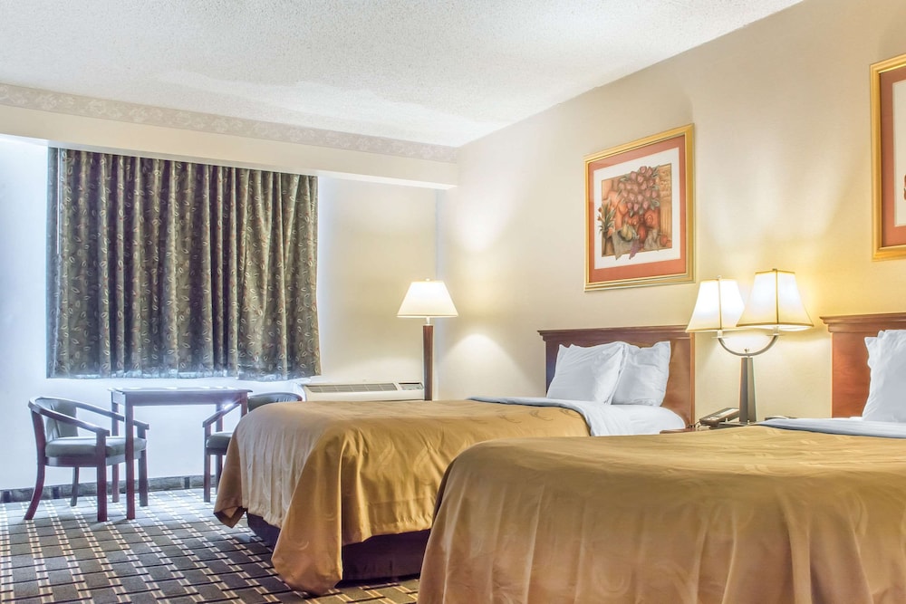 Quality Inn Suites Palm Island Indoor Waterpark 20/67