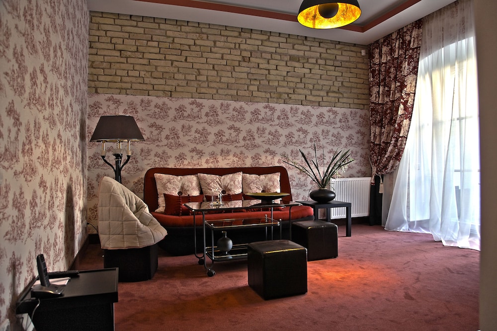 Moon Garden Art Hotel 60/70