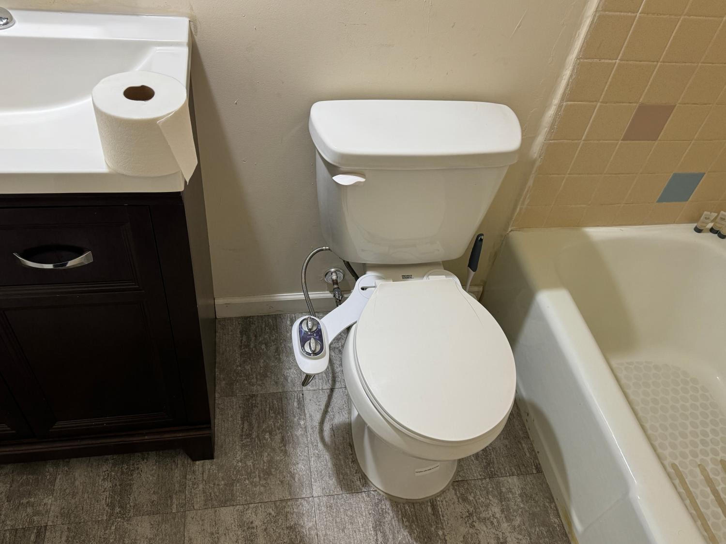 Country Club Inn &amp; Suites 49/51