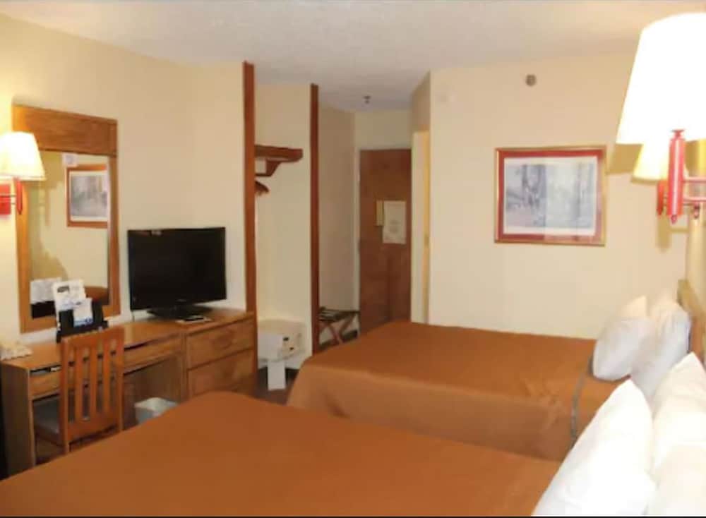 Travelodge By Wyndham Perry GA 22/33
