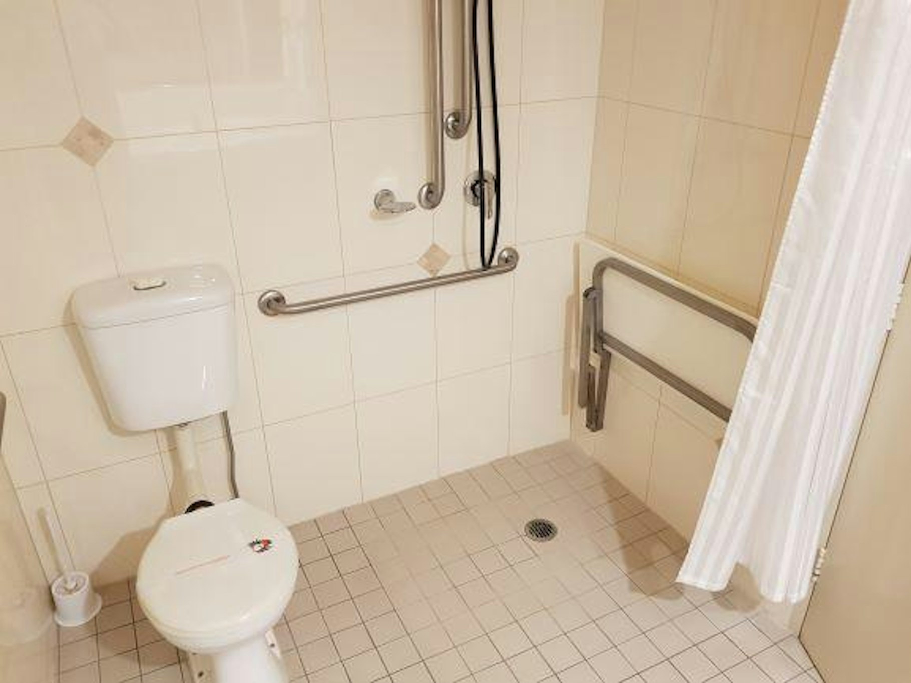 NAMBOUR HEIGHTS MOTEL 18/19